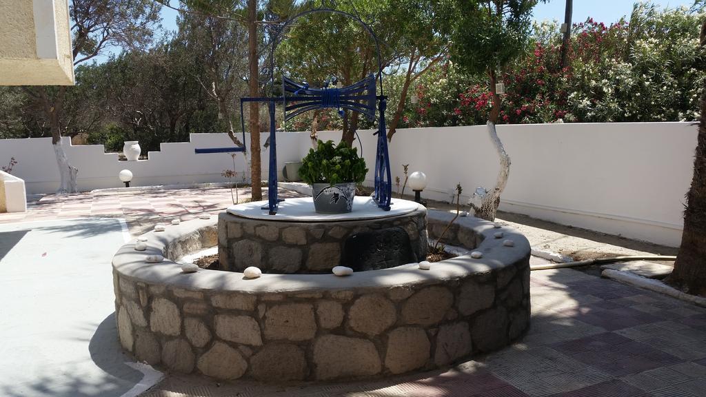 Anemelia Hotel Adamas Exterior photo